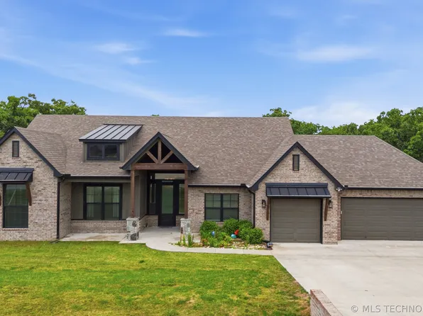 1820 E 45th Pl, Sand Springs, OK 74063