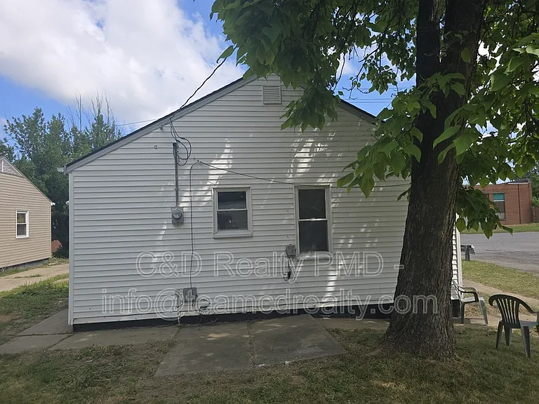 4308 E 143rd St — Photo 3