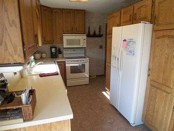 4th image of 926 Maberly St
