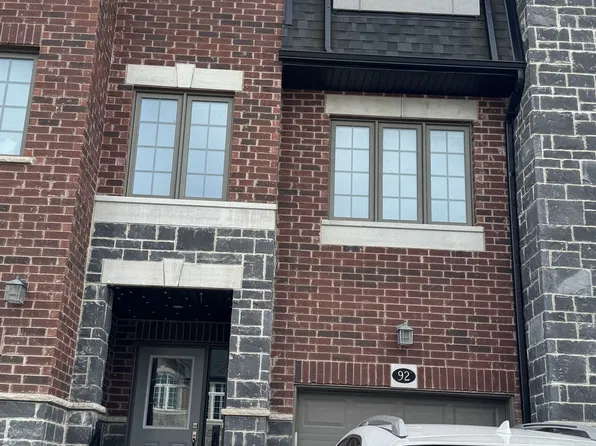 92 Monarch Woods Dr, Kitchener, ON N2P 2Y9