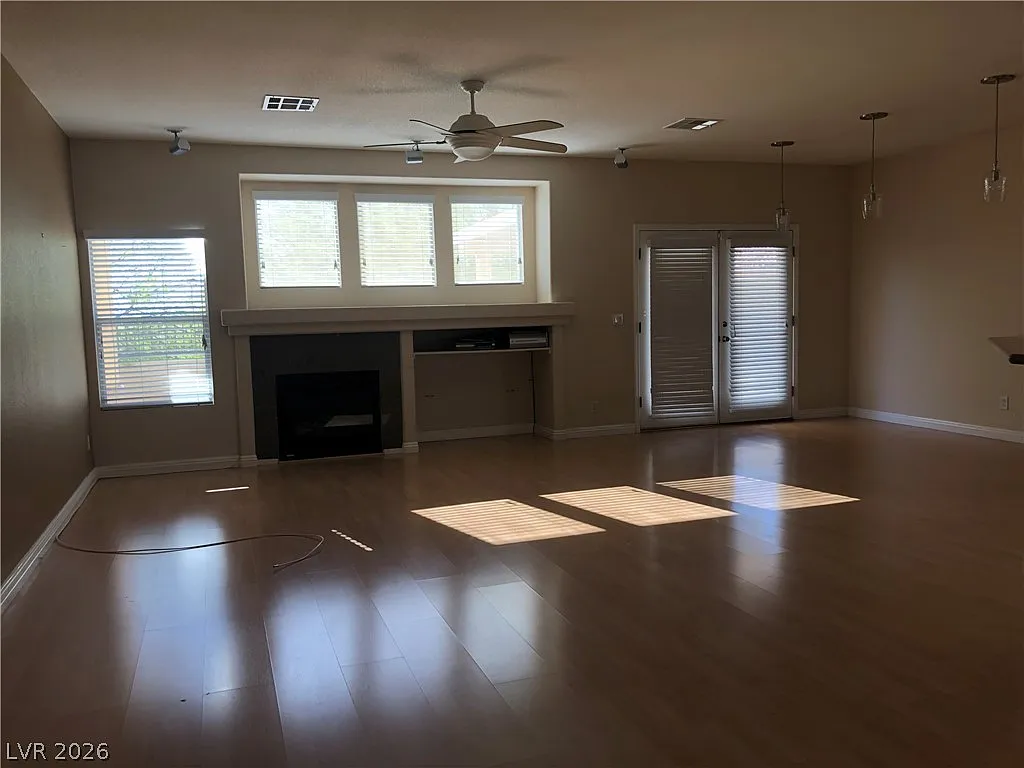 3 bed, 2.0 bath, 1751 sqft, $2,300 — Photo 3