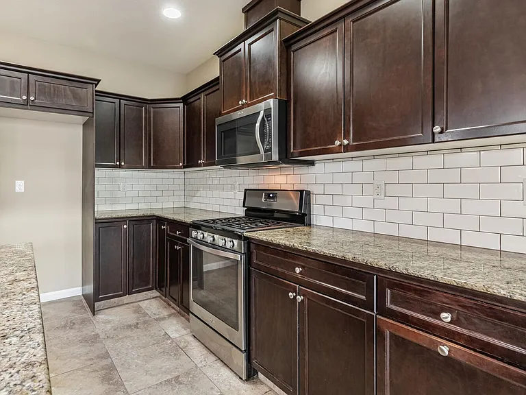 3475 Bellaire Ave — Photo 6