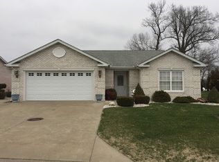 651 Lake Harbor Dr, Marion, IL 62959