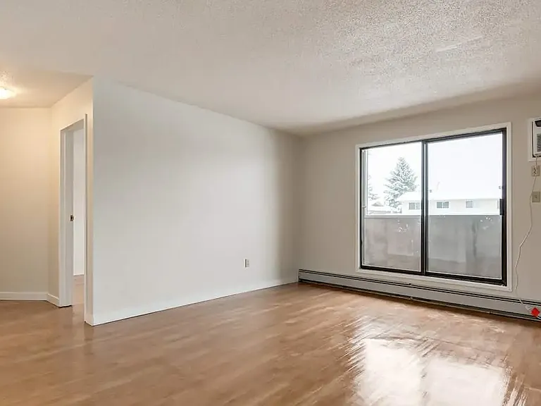 2399 Southview Dr SE — Photo 8