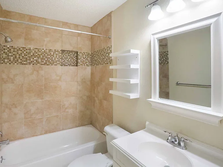 1411 Gracy Farms Ln #76 — Photo 11