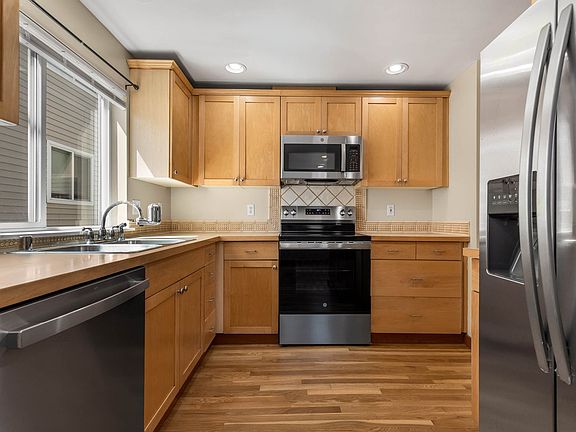 4th image of 9237 Ashworth Ave N #A