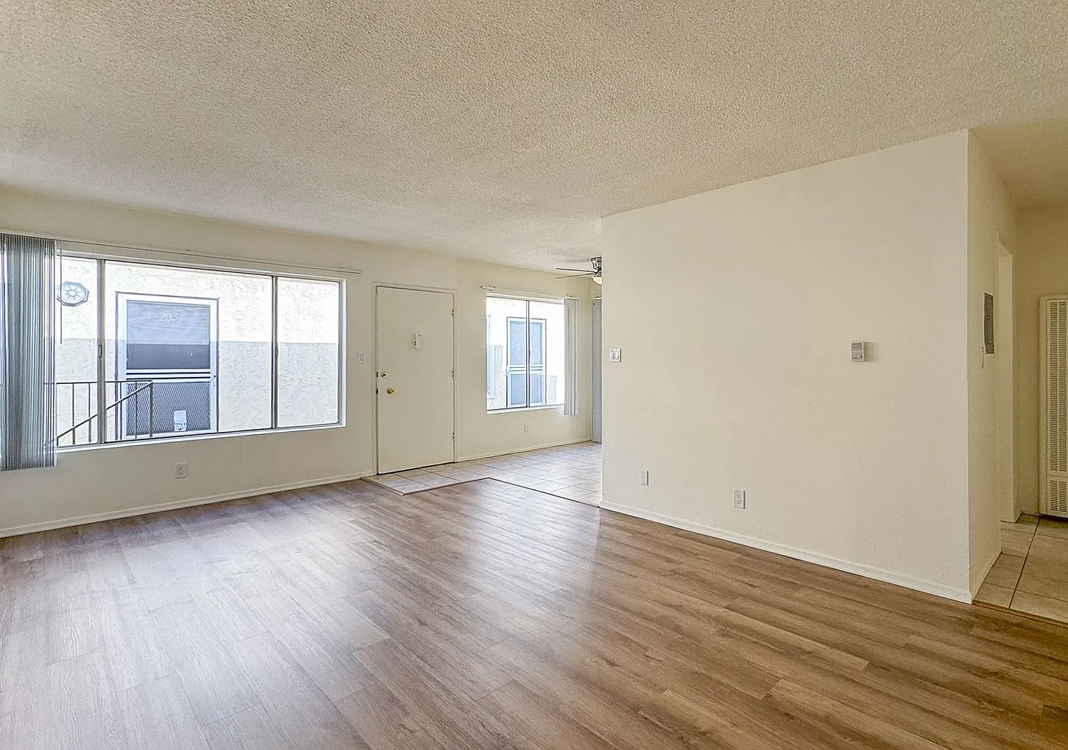 Prime West LA Neighborhood Upper 2 + 1.5 — Photo 2