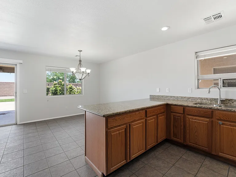 41628 W Hillman Dr — Photo 11