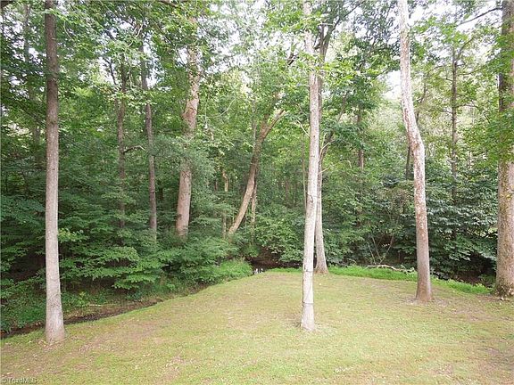 2nd image of 2302 Lynwood Dr