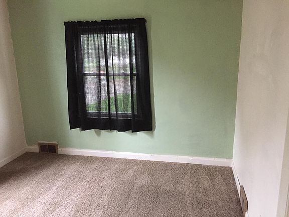3rd image of 16 Waverly Dr