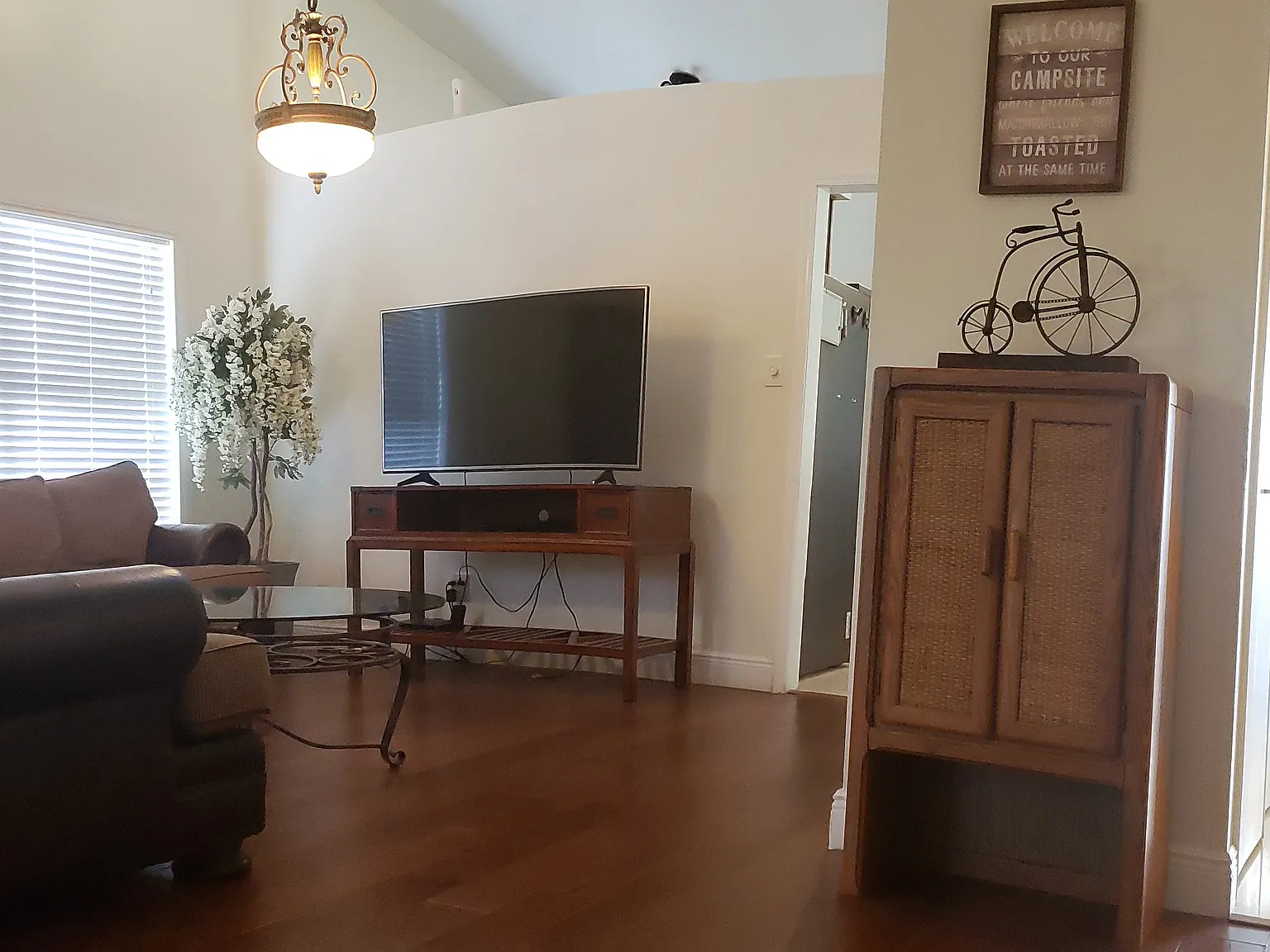 4 bed, 1854 sqft, $2,950 — Photo 3