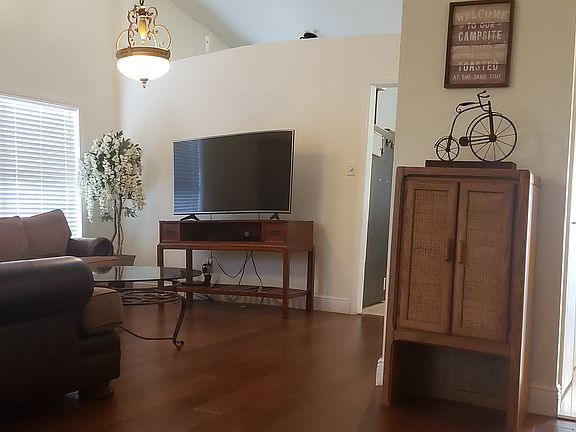 3rd image of 4334 Newton St