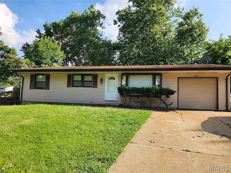 809 Bordeaux Ct — Photo 1