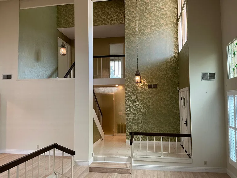 1920 Alto Ln — Photo 24