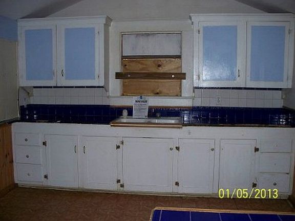 5th image of 806 Richmond St