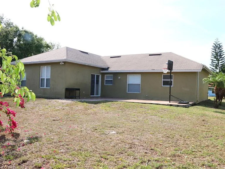 1225 SW Fountain Ave — Photo 19