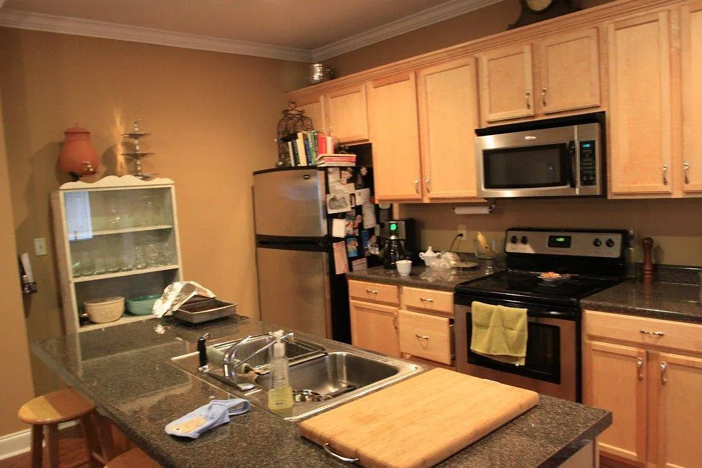 3 bed, 3.5 bath, 1826 sqft, $3,005 — Photo 2