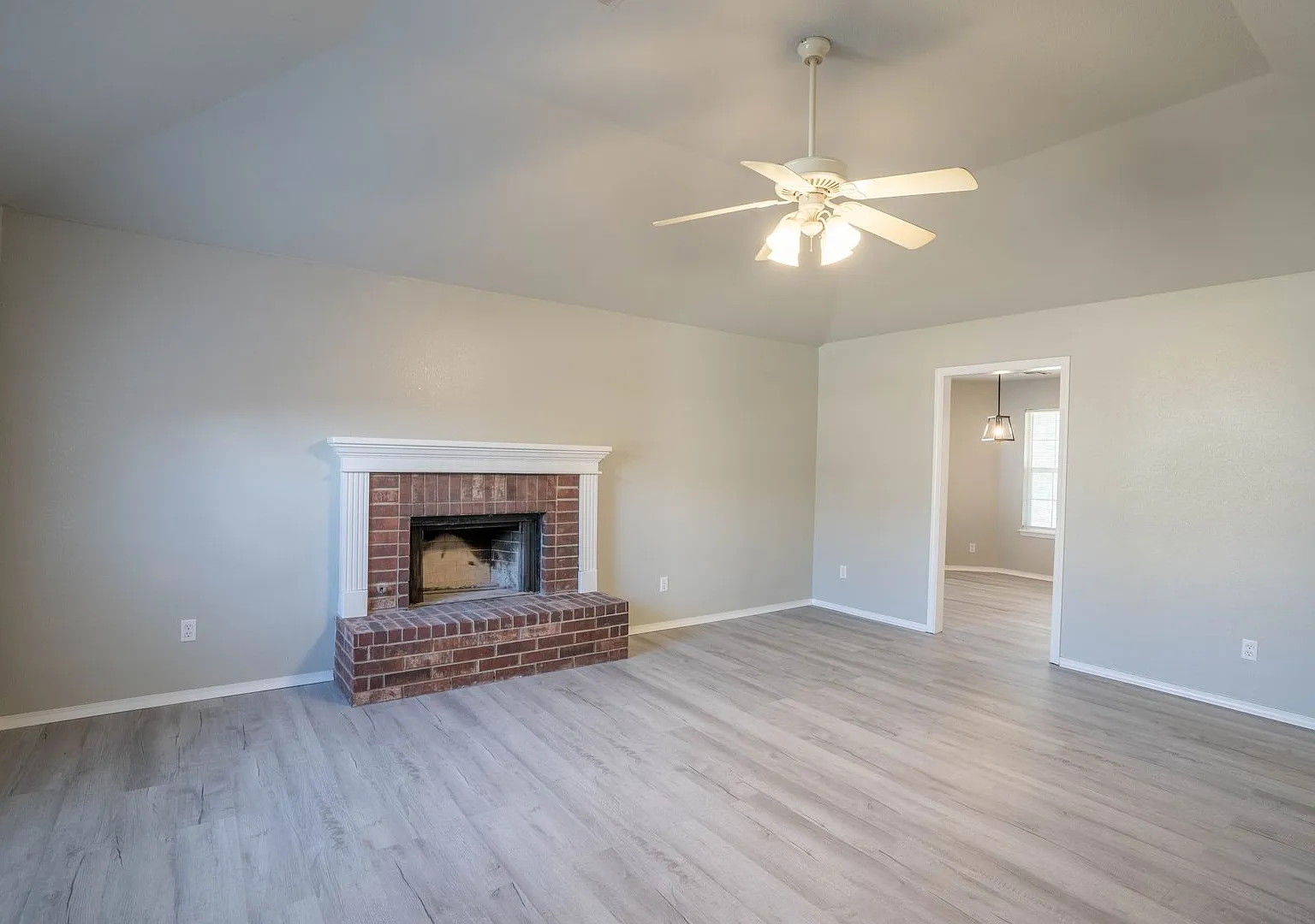 3 Bed 2 Bath Tulsa Recently Renovated — Photo 4