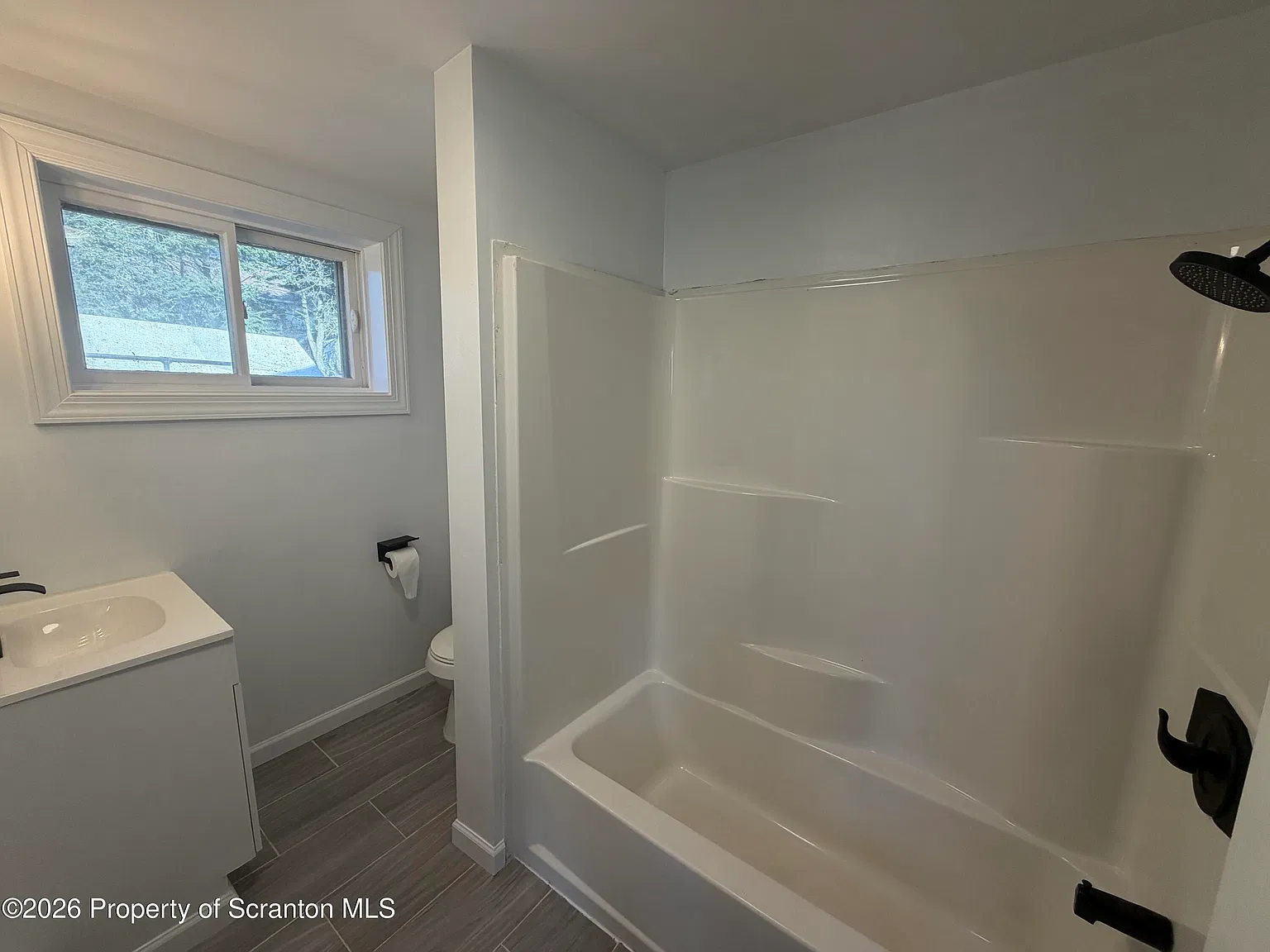 2 bed, 1.5 bath, 1100 sqft, $1,350 — Photo 3
