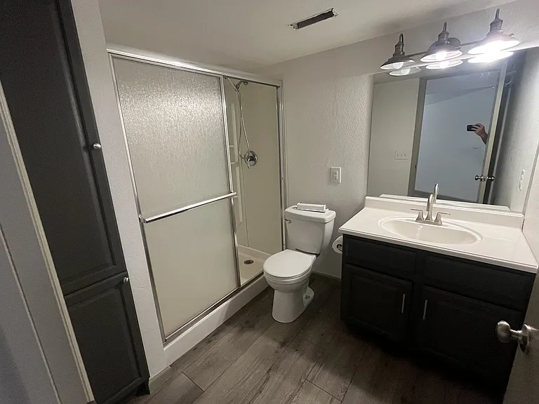 317 Victoria St — Photo 31