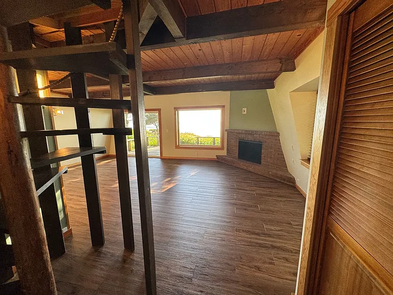 1318 NW Voyager Way — Photo 25