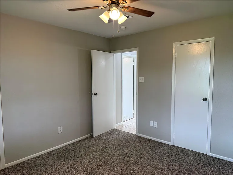 13902 Buckingham Dr #B — Photo 10
