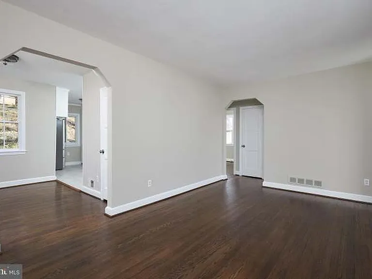 221 Dale Dr — Photo 4