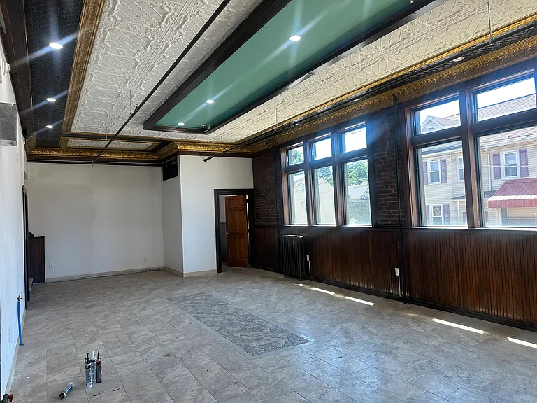 643 N Main St — Photo 4