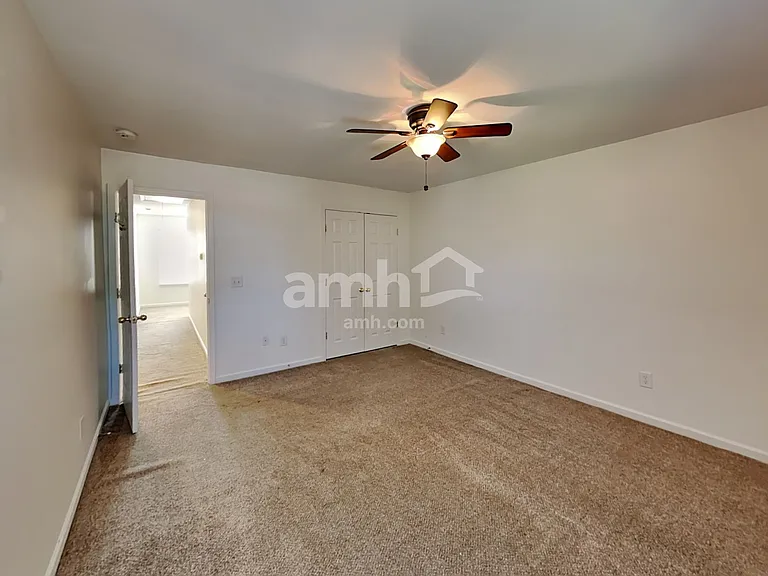 1042 Vanguard Dr — Photo 15