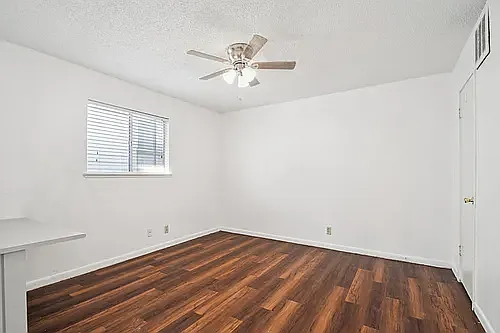 Carrells Apartments — Photo 26