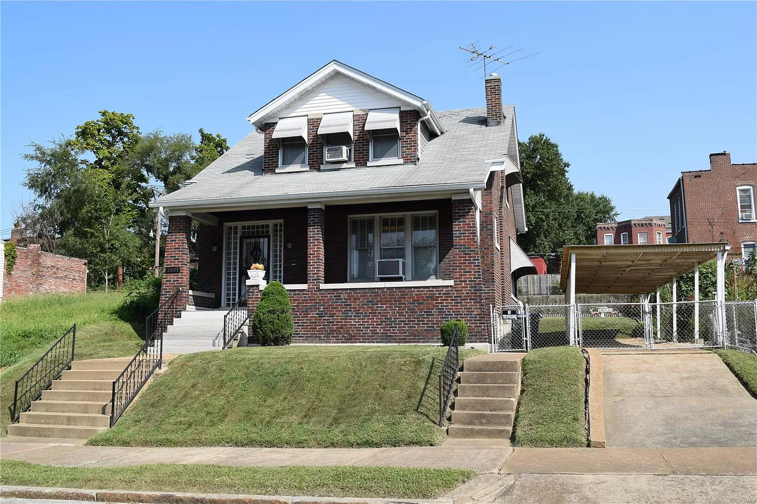 2811 Winnebago St photo 1