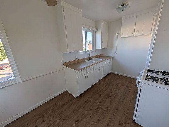 3rd image of 7047 Fulton Ave #4