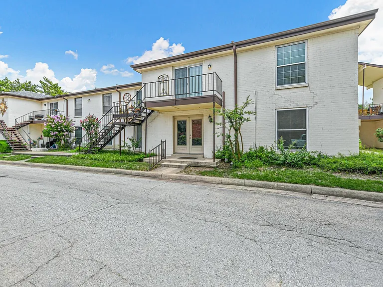 4002 Ridglea Country Club Dr #108 — Photo 30