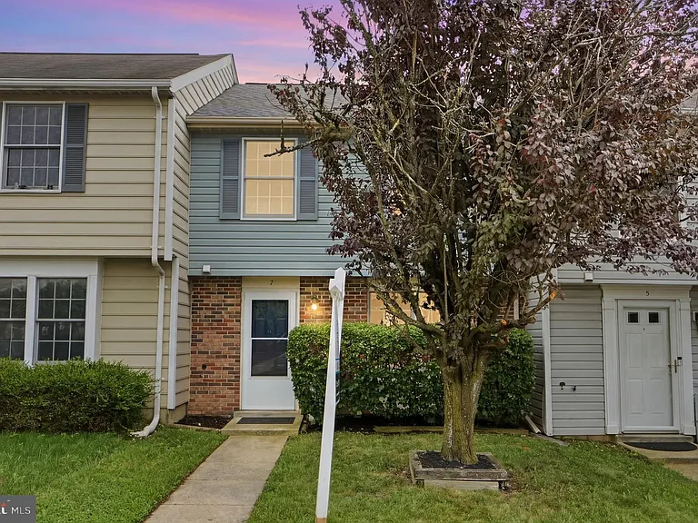 7 Leatherwood Ct — Photo 1