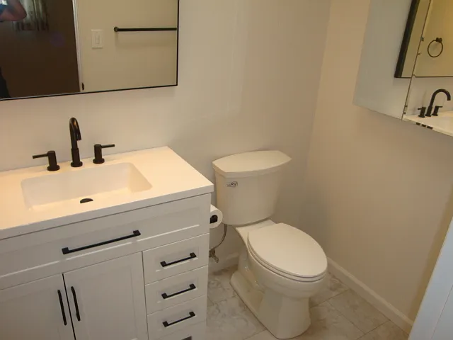 851 Standish Rd — Photo 23