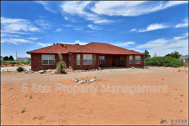 3 bed, 2.5 bath, 2193 sqft, $1,950 — Photo 1