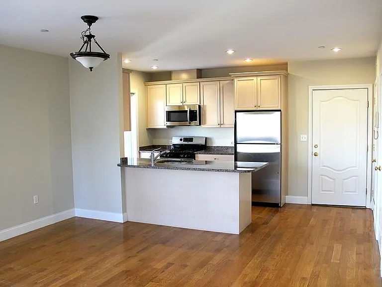 1522 Vfw Pkwy #201 — Photo 15