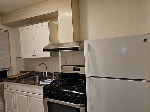 2nd image of 111 Glenwood St APT 2L