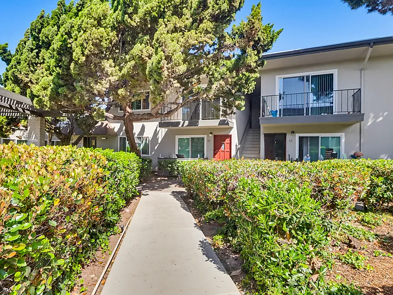 Camelot Apartments — Photo 8