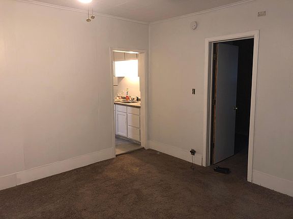 5th image of 900 Rose Ave E Unit 1