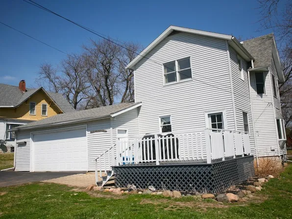 115 Calumet St, Savanna, IL 61074