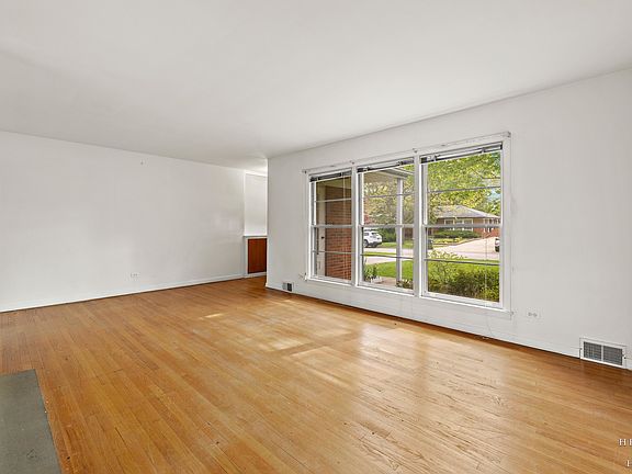 3rd image of 814 S Chestnut Ave