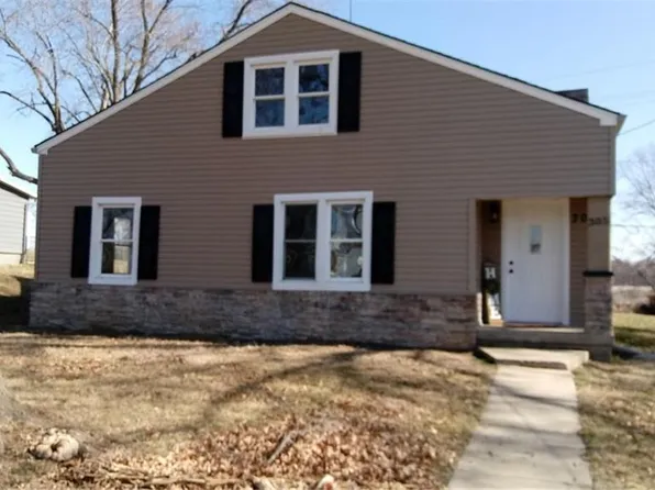 305 Maple Ave, Smithville, MO 64089