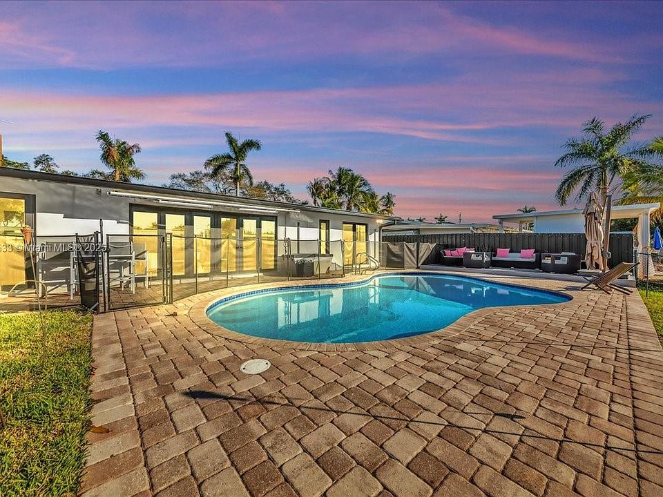 1st image of 2437 Flamingo Ln