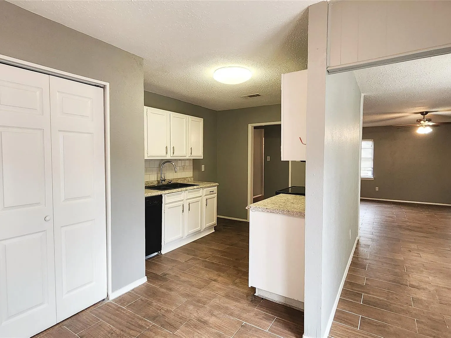 3 bed, 2.0 bath, 1451 sqft, $1,750 — Photo 2