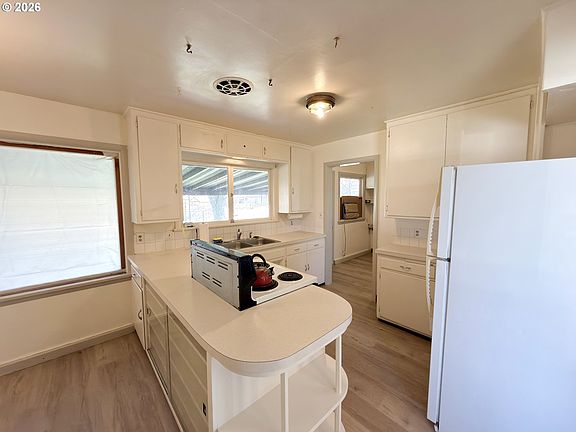 4th image of 725 SW 11th St