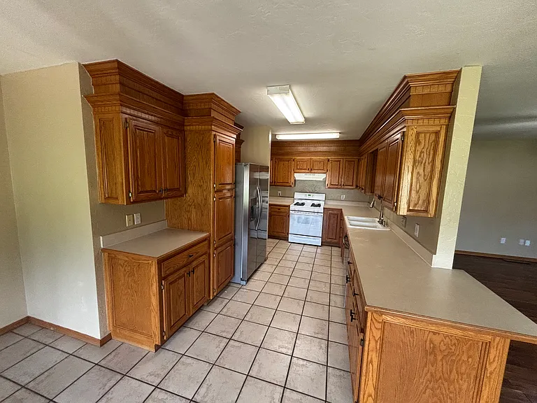 102 W Husband Ct — Photo 3