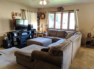 851 W Pleasant St, Freeport, IL 61032