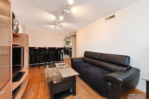 3rd image of 2845 44th St