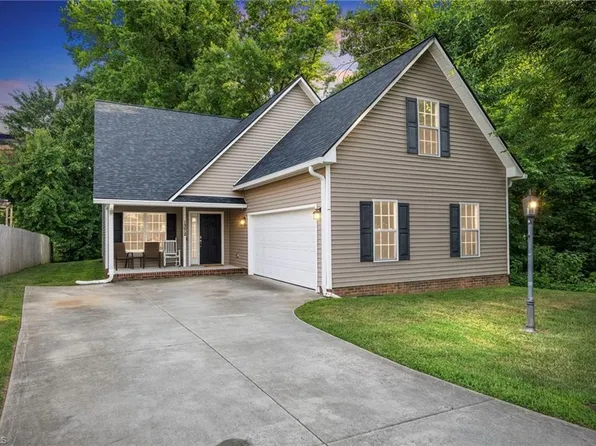 1372 Fort Place Ct, Winston Salem, NC 27127